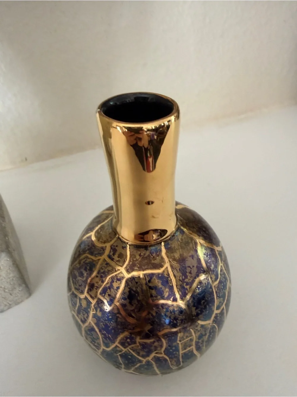 Signed Iridescent Art Pottery Bud Vase Blue & Gold Crackle Glaze‎ 4.5
